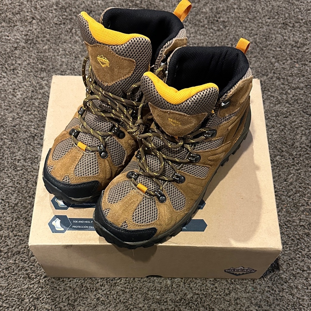 50 Peaks kids  Outdoor Hiking Boots - Brown and Yellow size 7.5